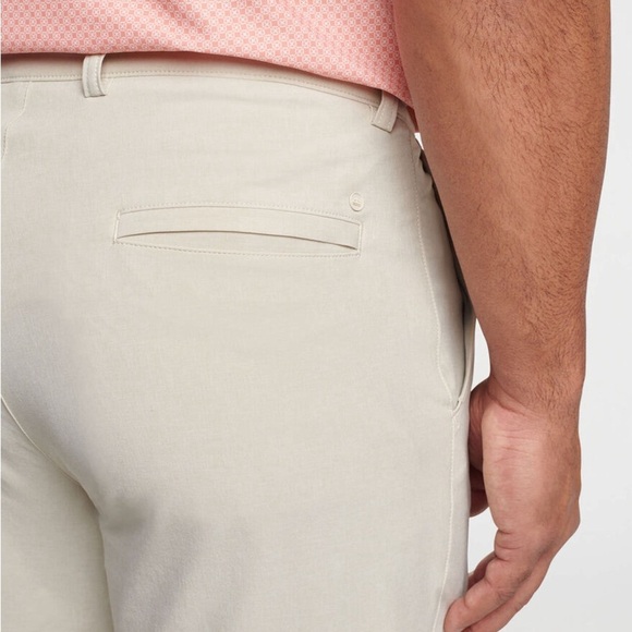 Peter Millar Golf Shackleford Performance Hybrid Sand Short Sz 44 10” inseam - Picture 4 of 8